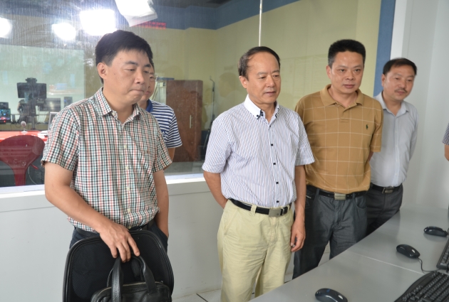 市文委刘明华视察工作